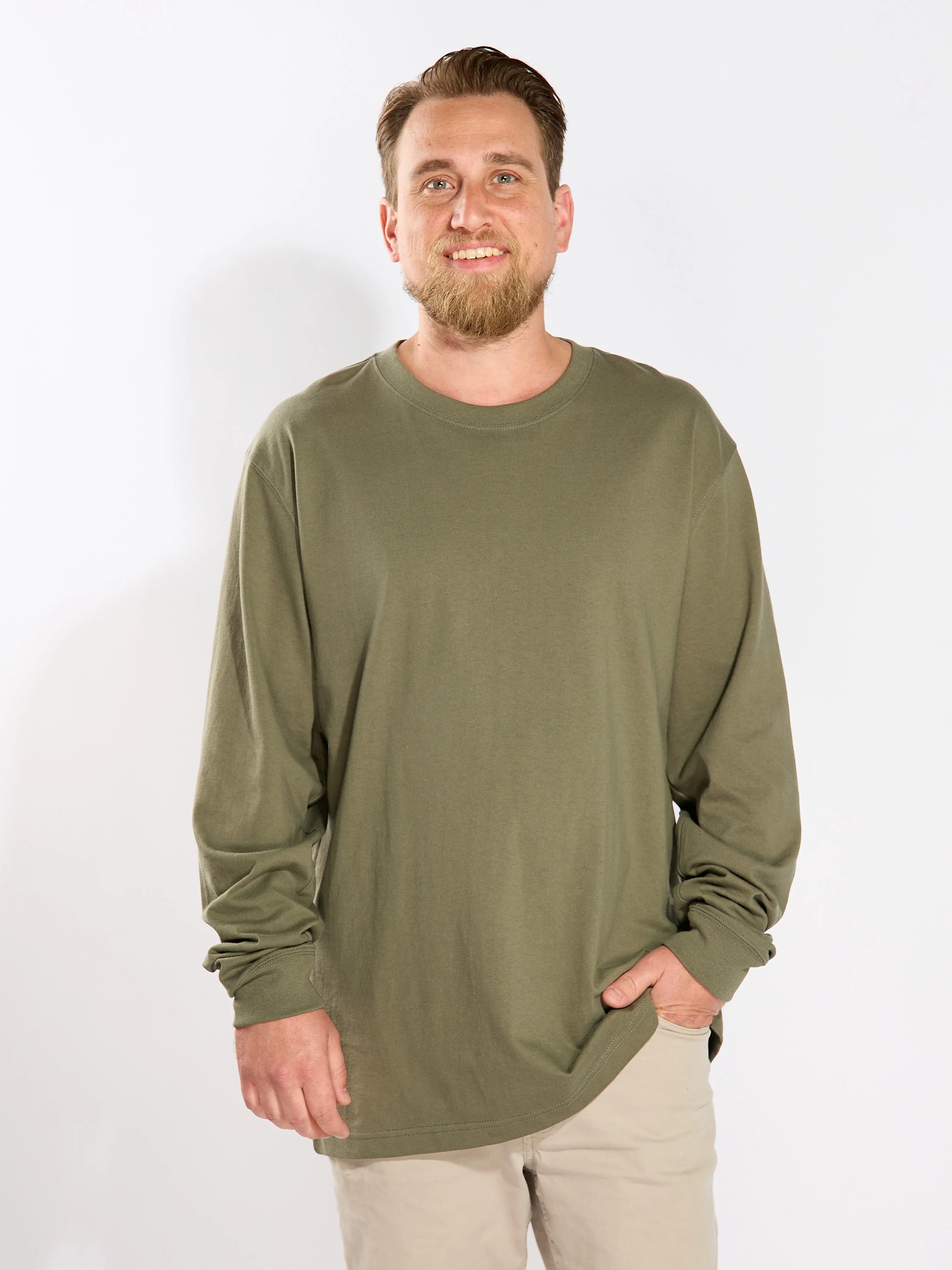Carhartt Loose Fit Heavyweight Long Sleeve Logo Tee - Image 14